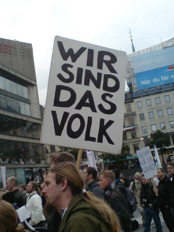 "Wir sind das Volk"-plakat på demonstation mot FRA-lagen